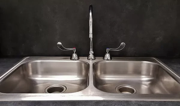 Qatar's October 2023 Import of Stainless Steel Sinks Soars to $159K