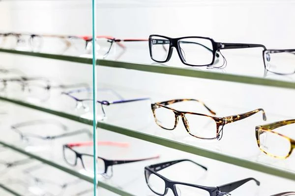 Price of Spectacle Glass Lenses in Thailand Drops by 7% to $4.7 per Unit